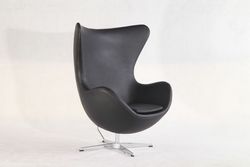 Egg chair in black aniline leather with PU foam by Arne Jacobsen