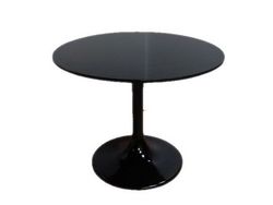 Tulip Round Table by Eero Saarinen