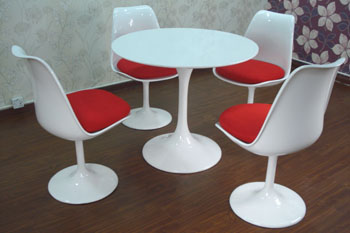 Tulip Round Table by Eero Saarinen[5] 