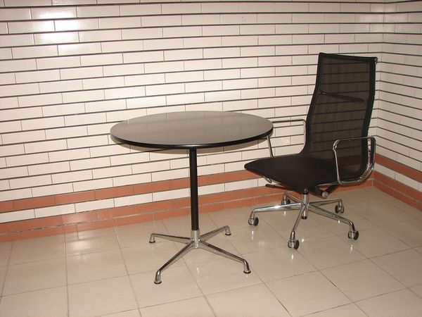 Eames Conference Round Table in 80cm Diameter[2]