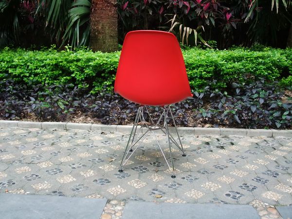 Eames Plastic Side Chair in Plated legs[4] 