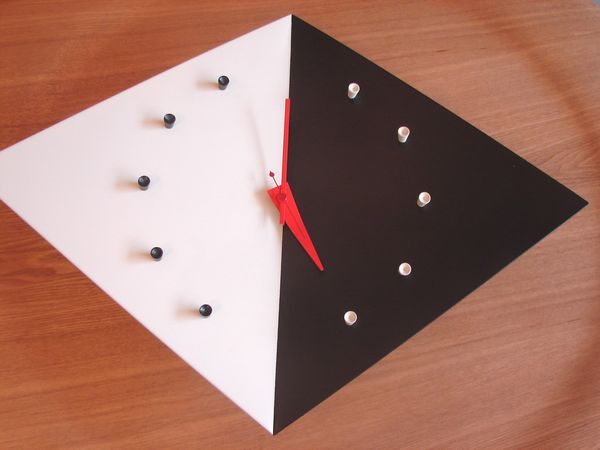 Nelson kite Clock[2]