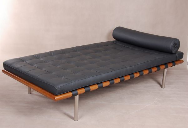 Barcelona Daybed.1.JPG