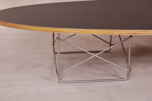 Elipse Table by Charles Eames[5] 