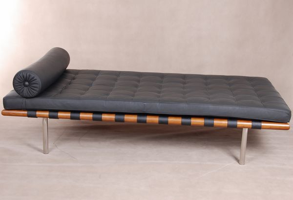 Barcelona Daybed.2.JPG